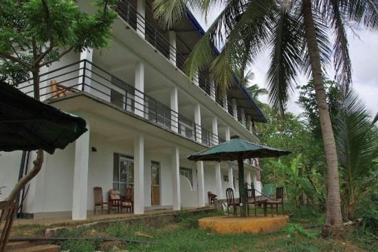 Hasthi Lake Resort Habarana Exterior foto